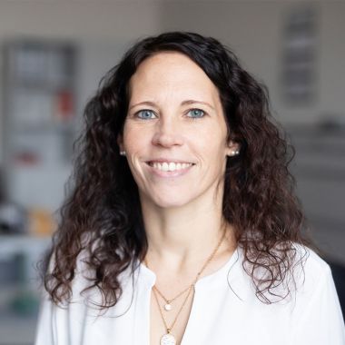 Portraitbild von Stephanie Deinhard